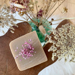 Charger l'image dans la galerie, Ce shampoing solide, l'allié de tous les cheveux. Son format en vrac permet d'économiser des déchets. Adapté à tous type de cheveux