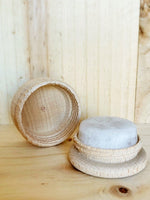 Charger l'image dans la galerie, Le parfait compagnon pour soulager les douleurs ! Migraines, douleurs musculaires, il s'occupe de tout ! Même pour le rhume, sous le nez ou sur le torse, il débouche les voies respiratoires. 11 grammes de menthol pur pour toute la famille !