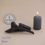 Charger l'image dans la galerie, Pisse-debout réutilisable en bioplastique, fabriqué en France. L'allié des festivals, des randonnées et des toilettes sales. Il vous évite des positions douloureuses et acobatiques. Pisse debout, urinoir féminin, urinoir pour femme, efficace et transportable. noir