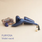 Charger l'image dans la galerie, Pisse-debout réutilisable en bioplastique, fabriqué en France. L'allié des festivals, des randonnées et des toilettes sales. Il vous évite des positions douloureuses et acobatiques. Pisse debout, urinoir féminin, urinoir pour femme, efficace et transportable. violet nacré