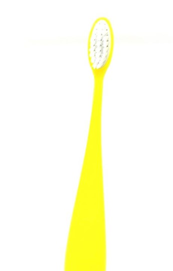 Une brosse à dents jaune pour les enfants, avec une tête intercheangeable sécurisée pour le bonheur de leurs dents et de la planète. 