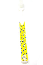 Charger l&#39;image dans la galerie, Une brosse à dents écologique, rechargeable, en bioplastique avec un motif jaune pour un lavage propre !
