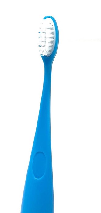 Une brosse à dents bleue pour les enfants, avec une tête intercheangeable sécurisée pour le bonheur de leurs dents et de la planète. 